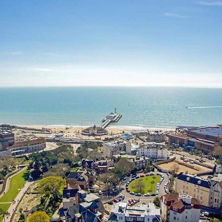 Flat-B, 4 Adults, 20 Mins To Beach, Netflix, Wifi, Sleeps 4 Adults Борнмът Екстериор снимка