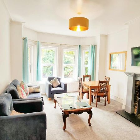 Flat-B, 4 Adults, 20 Mins To Beach, Netflix, Wifi, Sleeps 4 Adults Борнмът Екстериор снимка