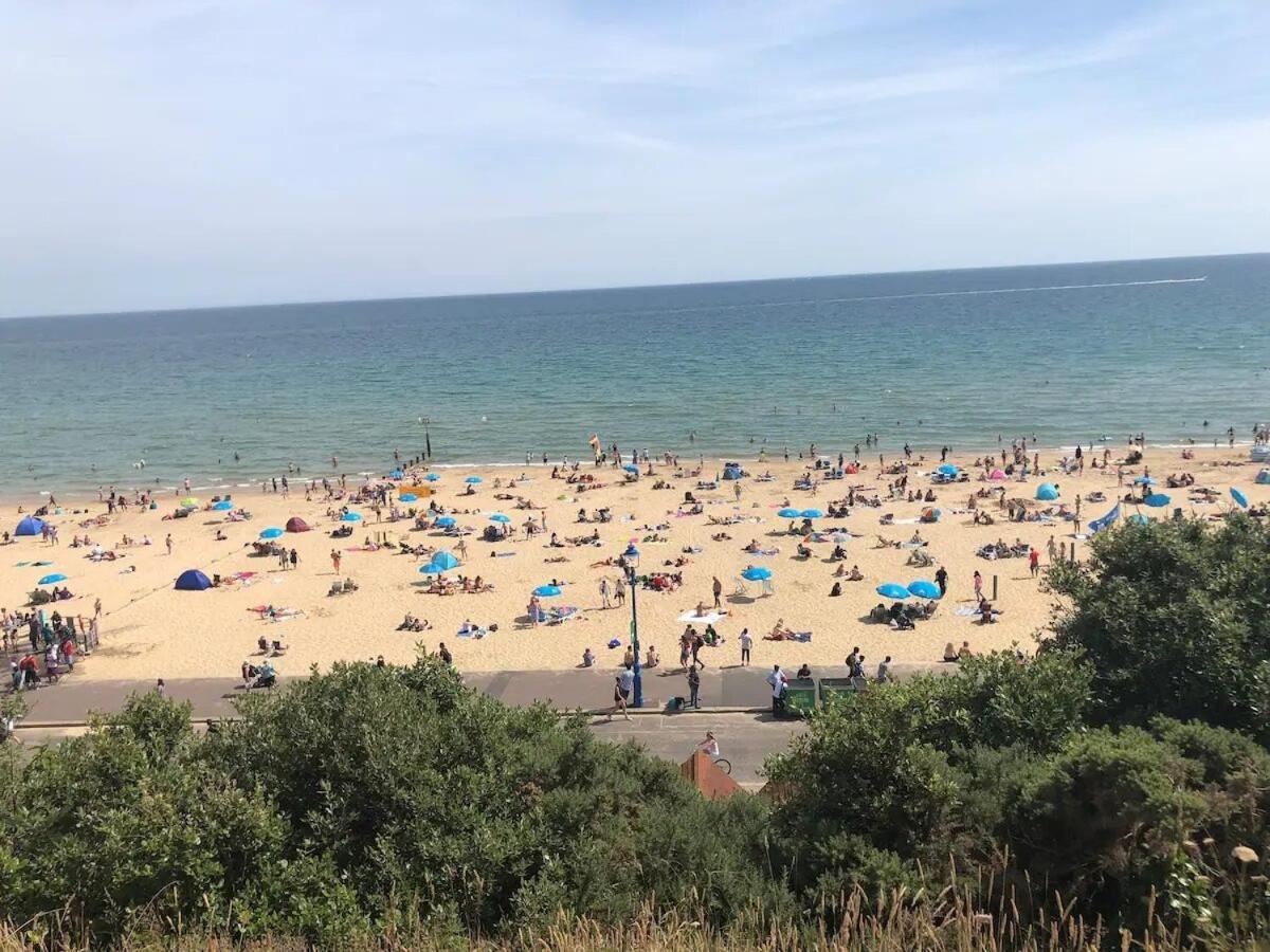Flat-B, 4 Adults, 20 Mins To Beach, Netflix, Wifi, Sleeps 4 Adults Борнмът Екстериор снимка